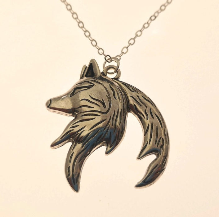 Left and right wolf head Jewelry Necklace