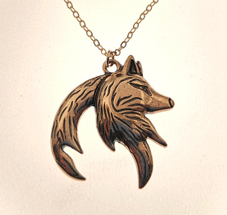 Left and right wolf head Jewelry Necklace